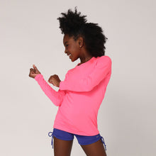 Cargar imagen en el visor de la galería, Model Back: Uv Line T-Shirt Camiseta Uvlight Pink Fluor Spf50+

