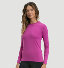 Cargar imagen en el visor de la galería, Model Front: Uv Line T-Shirt Longsleeve Uvpro Fem Pink Upf50+
