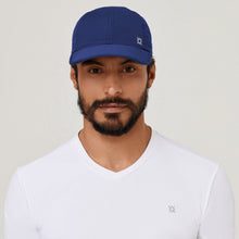 Cargar imagen en el visor de la galería, Model Front: Uv Line Casquette Cap Uv Pro Masc Navy Blue Upf50+
