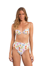 Cargar imagen en el visor de la galería, Model Front: Rio De Sol Ensemble Set Countryside Kyra Hotpants
