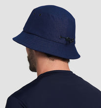 Cargar imagen en el visor de la galería, Model Back: Uv Line Bob Hat Toronto Colors Masc Navy Blue Upf50+
