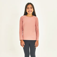 Cargar imagen en el visor de la galería, Model Front: Uv Line T-Shirt Longsleeve Uprpo Inf Rose Upf50+
