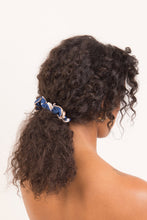 Cargar imagen en el visor de la galería, Model Front: Rio De Sol Chouchou Pottery Scrunchie
