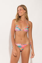 Cargar imagen en el visor de la galería, Model Front: Rio De Sol Bas Bottom River Frufru-Comfy
