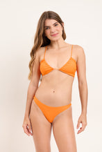 Cargar imagen en el visor de la galería, Model Front: Rio De Sol Haut Top Bio-Laranjada Camille
