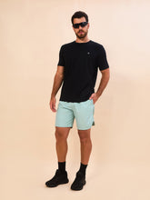 Cargar imagen en el visor de la galería, Model Front: Uv Line Bermuda / Short Pour Homme Shorts Acqua Boxer Indigo Upf50+
