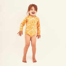 Cargar imagen en el visor de la galería, Model Front: Uv Line Maillot De Bain Bébé Baby Solar Amarelo Upf50+
