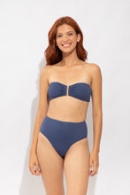 Cargar imagen en el visor de la galería, Model Front: Rio De Sol Bas Bottom Carmel-Blue Hotpants
