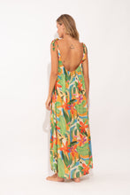 Cargar imagen en el visor de la galería, Model Back: Rio De Sol Vêtement De Plage Tropical Long Dress Chiara
