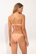 Cargar imagen en el visor de la galería, Model Back: Rio De Sol Haut Top Ditsy-Butter Juliette
