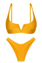 Cargar imagen en el visor de la galería, Product Front: Rio De Sol Ensemble Set Eden-Pequi Bra-V High-Leg
