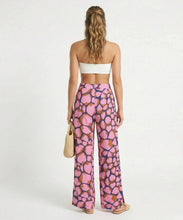 Cargar imagen en el visor de la galería, Model Back: Rio De Sol Pantalon De Plage Amore-Pink Wide Pants
