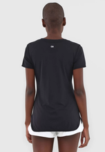 Cargar imagen en el visor de la galería, T-Shirt Skin Fit Alongada Gola V Preto
