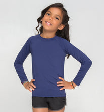 Cargar imagen en el visor de la galería, Model Front: Uv Line T-Shirt Longsleeve Uvpro Kids Navy Blue Upf50+
