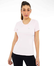 Cargar imagen en el visor de la galería, Model Front: Alto Giro Fitness Haut T-Shirt Skin Fit Recortes Com Refletivos Branco Optico
