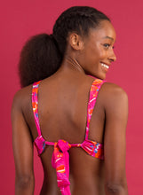 Cargar imagen en el visor de la galería, Image 12: Rio De Sol Haut Top Flavors Halter-Marina
