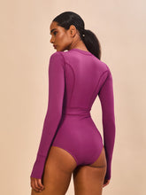 Cargar imagen en el visor de la galería, Model Back: Uv Line Une Pièce Swimsuit Macae Magenta Upf50+
