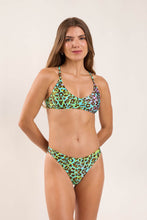 Cargar imagen en el visor de la galería, Model Front: Rio De Sol Ensemble Set Morumbi Bralette Essential-Comfy
