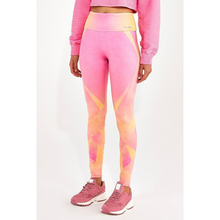 Cargar imagen en el visor de la galería, Model Front: Alto Giro Fitness Bas Legging Madagascar Sunset Sunset Vibes
