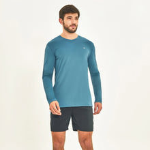 Cargar imagen en el visor de la galería, Model Front: Uv Line T-Shirt Longsleeve Sport Fit Aco
