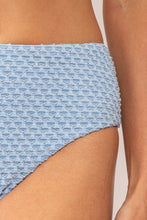 Cargar imagen en el visor de la galería, Image 06: Rio De Sol Bas Bottom Drift-Cianita Hotpants
