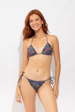 Cargar imagen en el visor de la galería, Model Front: Rio De Sol Bas Bottom Coqueiro Frufru
