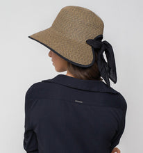 Cargar imagen en el visor de la galería, Model Back: Uv Line Chapeau Souple/Capeline Hat Santorini Imp Fem Mescla Upf50+
