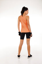 Cargar imagen en el visor de la galería, Model Back: Alto Giro Fitness Bas Bermuda Supplex Meia Coxa Preto
