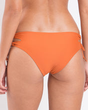 Cargar imagen en el visor de la galería, Image 05: Rio De Sol Bas Bottom Ocre Madrid
