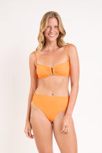 Cargar imagen en el visor de la galería, Model Front: Rio De Sol Bas Bottom Bio-Laranjada Amy
