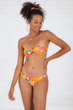 Cargar imagen en el visor de la galería, Model Front: Rio De Sol Bas Bottom Orange-Bloom Nice
