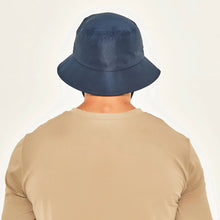 Cargar imagen en el visor de la galería, Model Back: Uv Line Bob Bucket Colors Marinho Upf50+
