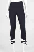 Cargar imagen en el visor de la galería, Model Front: Alto Giro Fitness Bas Legging Up Co2 Barriga Zero Laco Preto
