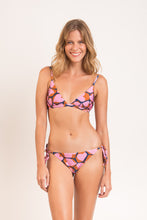 Cargar imagen en el visor de la galería, Model Front: Rio De Sol Haut Top Amore-Pink Tri-Fixo
