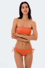 Cargar imagen en el visor de la galería, Model Front: Rio De Sol Haut Top Light-Peach Bandeau-Reto

