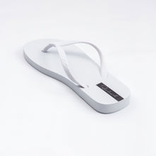 Cargar imagen en el visor de la galería, Image 04: Rio De Sol Tongs White Slim

