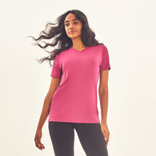 Cargar imagen en el visor de la galería, Model Front: Uv Line Fitness Haut T-Shirt Sport Fit Fuchsia Upf50+
