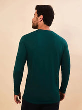 Cargar imagen en el visor de la galería, Model Back: Uv Line T-Shirt Longsleeve Masc New Fit Petroleo Upf50+
