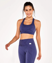 Cargar imagen en el visor de la galería, Model Front: Alto Giro Fitness Haut Top Circuit Blackout Costas Nadador Cinza Graystone
