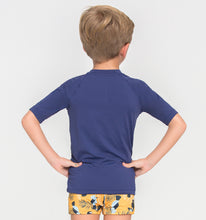 Cargar imagen en el visor de la galería, Model Back: Uv Line T-Shirt Kids Fpu50+ Uvpro Short Sleeve T-Shirt Navy Blue Uv
