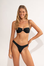 Cargar imagen en el visor de la galería, Model Front: Rio De Sol Bas Bottom Malibu-Black Nara
