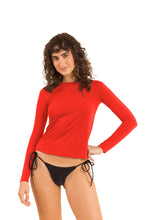 Cargar imagen en el visor de la galería, Model Front: Rio De Sol Haut Rouge Rash-Guard
