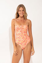 Cargar imagen en el visor de la galería, Model Front: Rio De Sol Une Pièce Ditsy-Butter Julia
