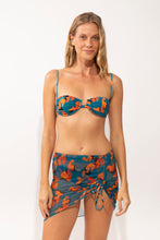 Cargar imagen en el visor de la galería, Model Front: Rio De Sol Jupe De Page Luma Mini Skirt Ruched
