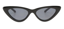 Cargar imagen en el visor de la galería, Model Front: Iyu Lunettes De Soleil Sigrid Noir
