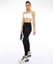 Cargar imagen en el visor de la galería, Image 04: Alto Giro Fitness Bas Legging Couro Com Recorte Rebatidos Preto
