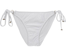 Cargar imagen en el visor de la galería, Model Front: Rio De Sol Bas Bottom Cloque Branco New Comfort
