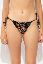 Cargar imagen en el visor de la galería, Gallery: Rio De Sol Bas Bottom Flora Frufru
