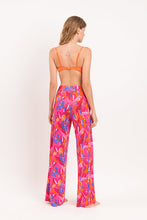 Cargar imagen en el visor de la galería, Model Back: Rio De Sol Pantalon De Plage Flavors Wide Pants
