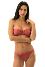 Cargar imagen en el visor de la galería, Model Front: Rio De Sol Bas Bottom Kiwanda Madras Band Comfort
